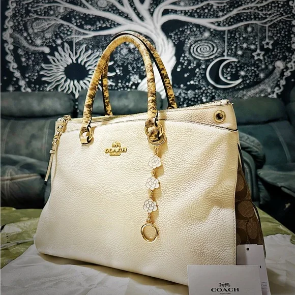 Coach shoulder bag Cream Leather Satchel with Signature Trim and Gold Hardware - Picture 4 of 17